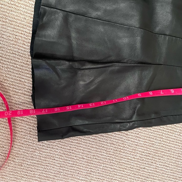 Leather skirt - Picture 3 of 3